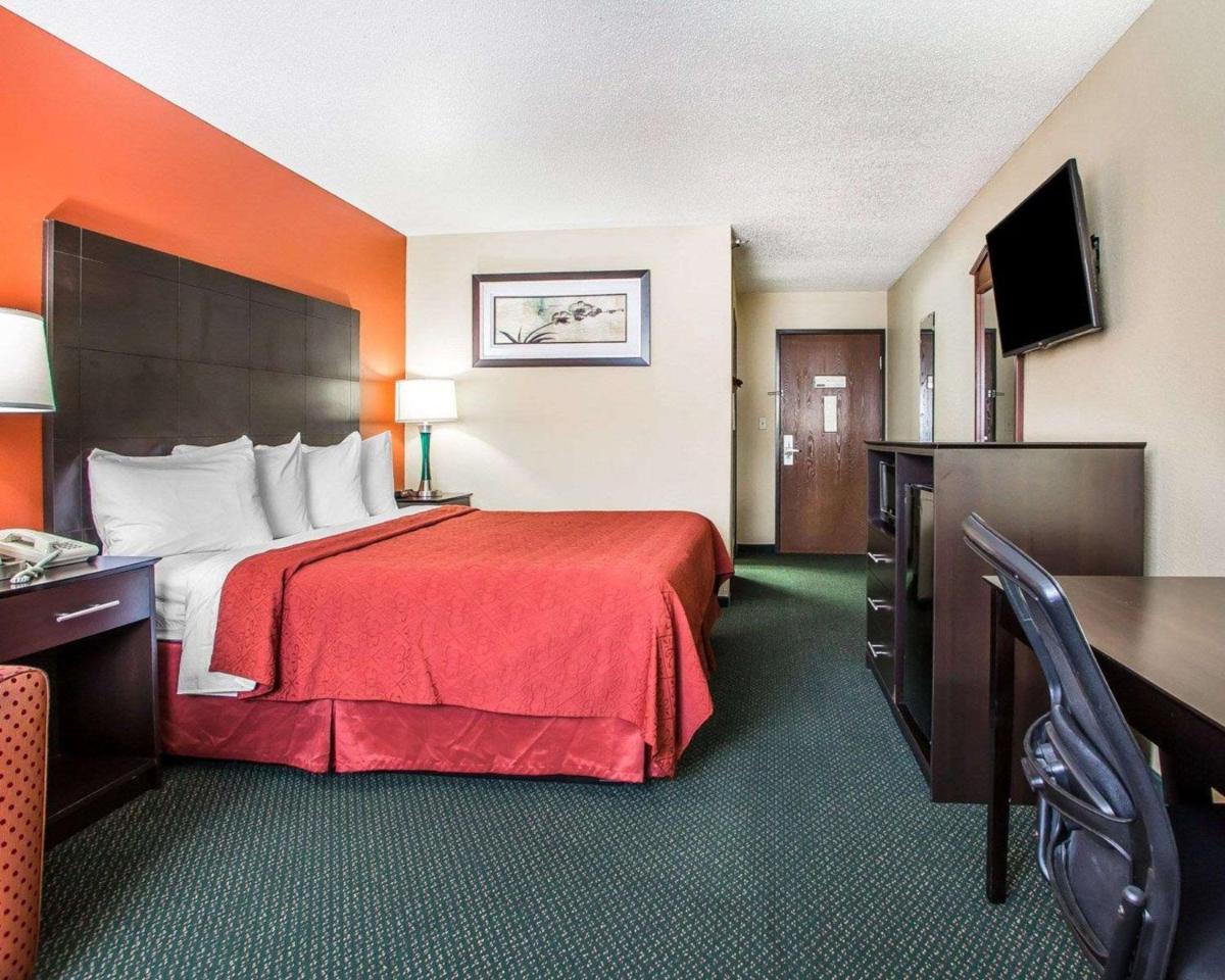 Quality Inn Morton at I-74 - Housity