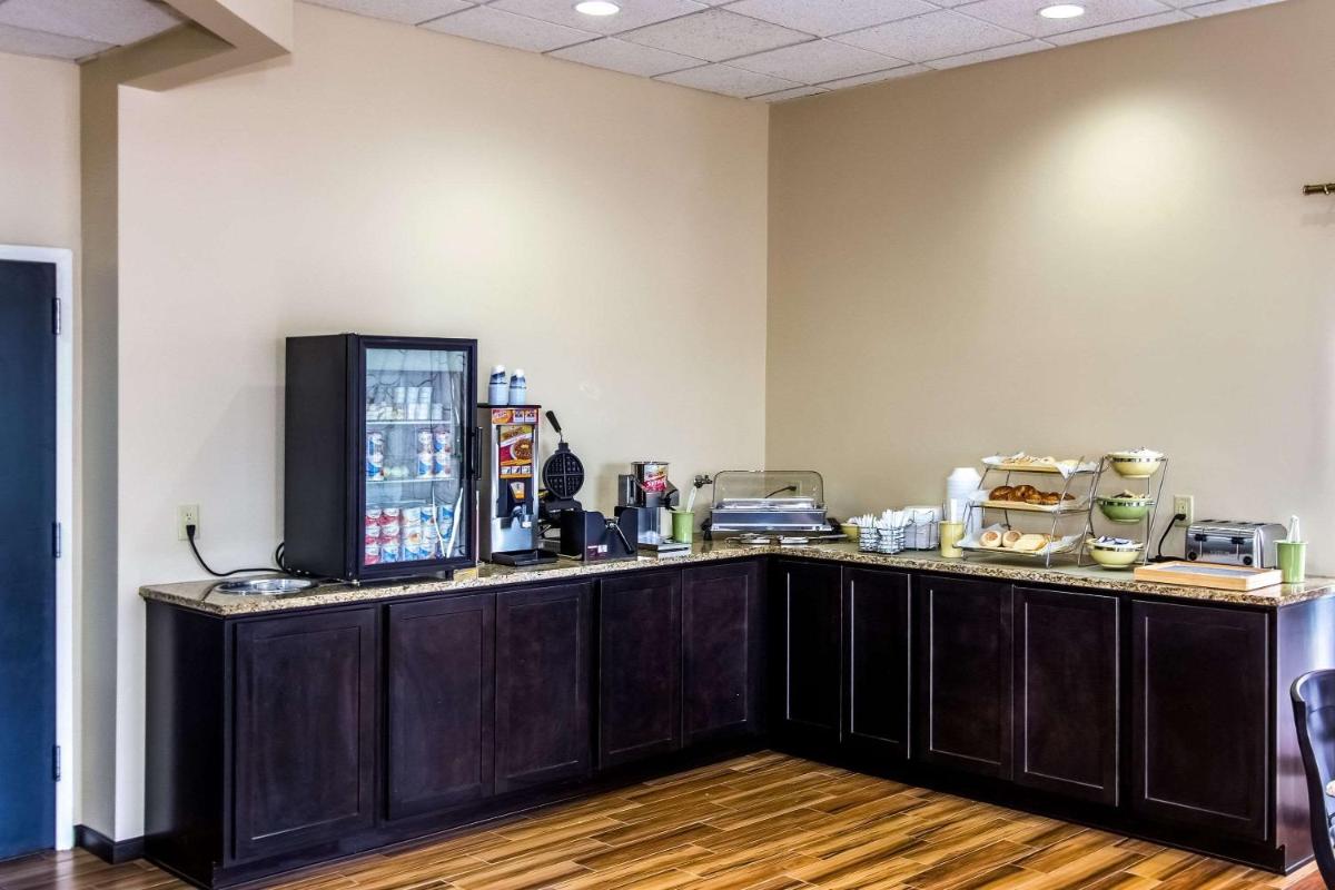 Quality Inn & Suites Moline - Quad Cities - Housity