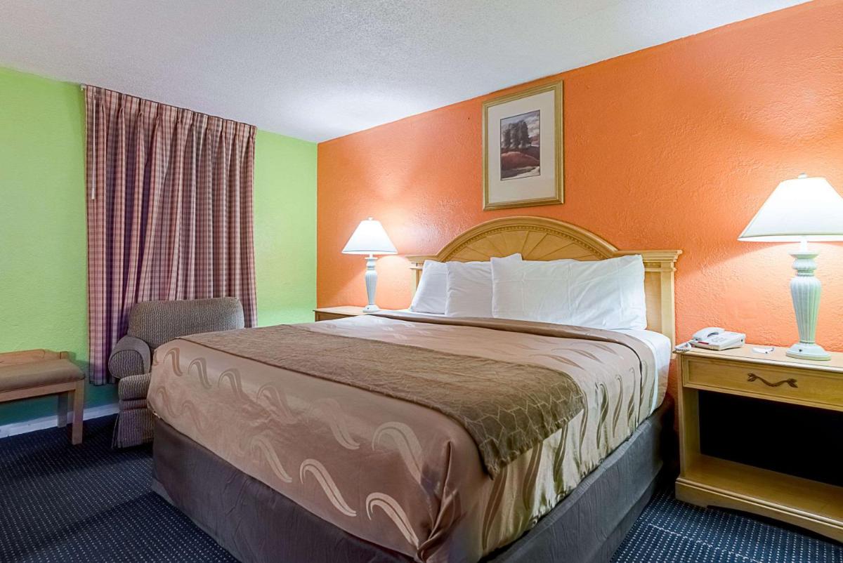 Highway Inn - Housity