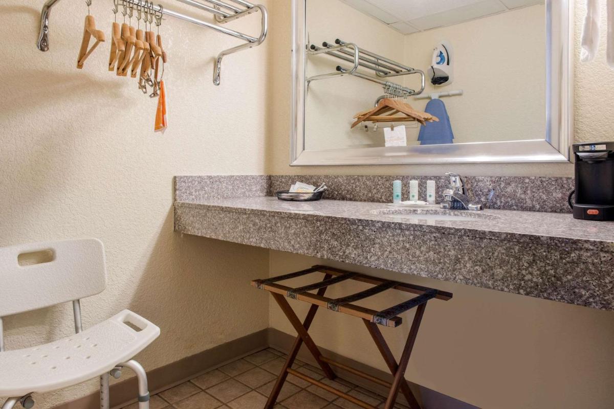 Quality Inn Huntingburg - Jasper - Housity