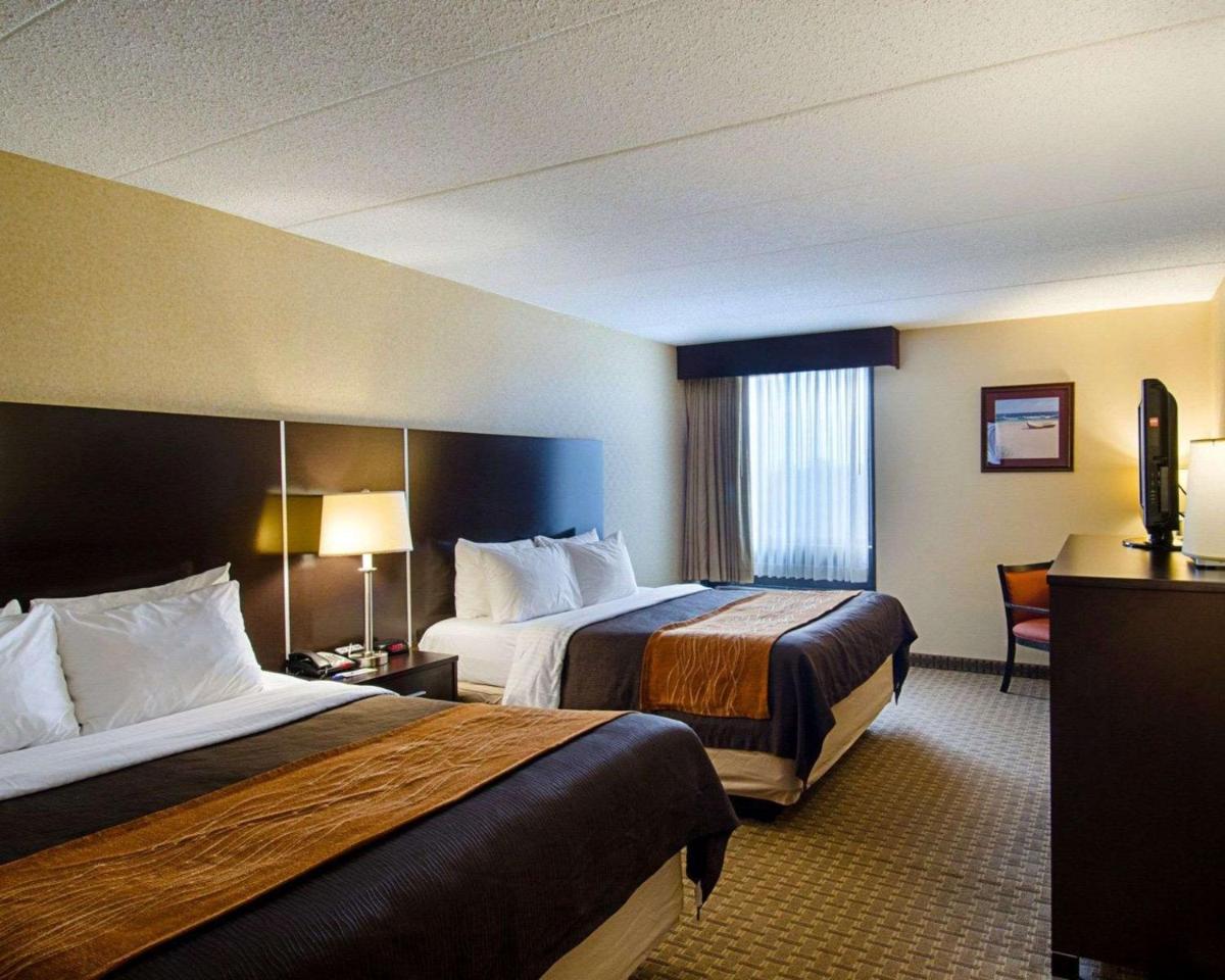 Holiday Inn Express - Fall River North - Housity