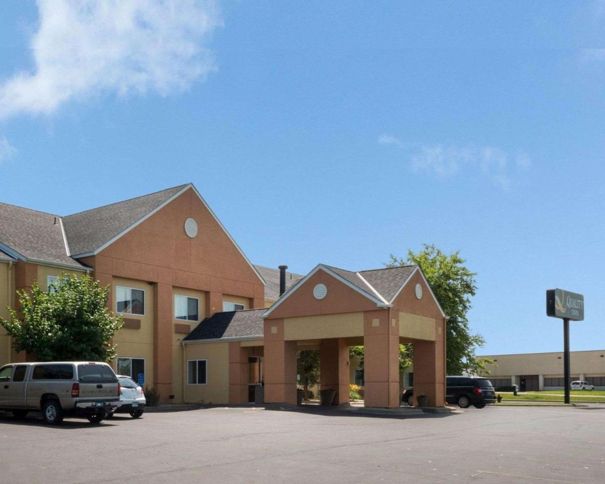 Quality Inn Lakeville North - Housity