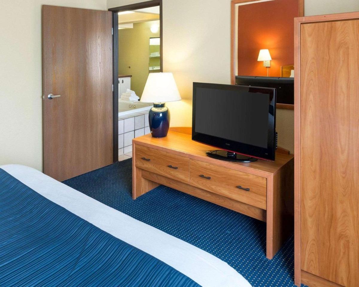 Quality Inn Lakeville North - Housity