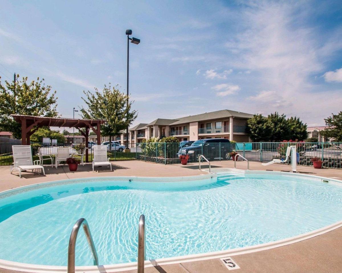 Econo Lodge Springfield I-44 - Housity