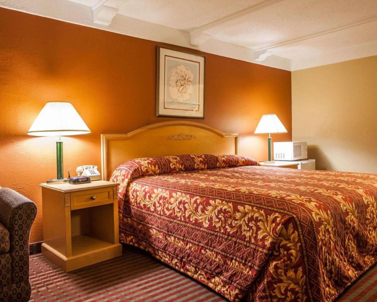 Relax Inn Saint Charles - Housity
