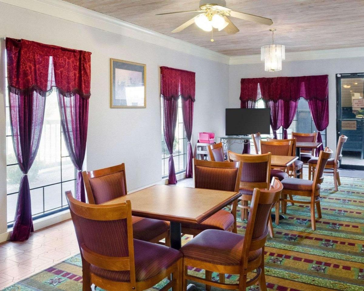 Econo Lodge Canton I-55 - Housity