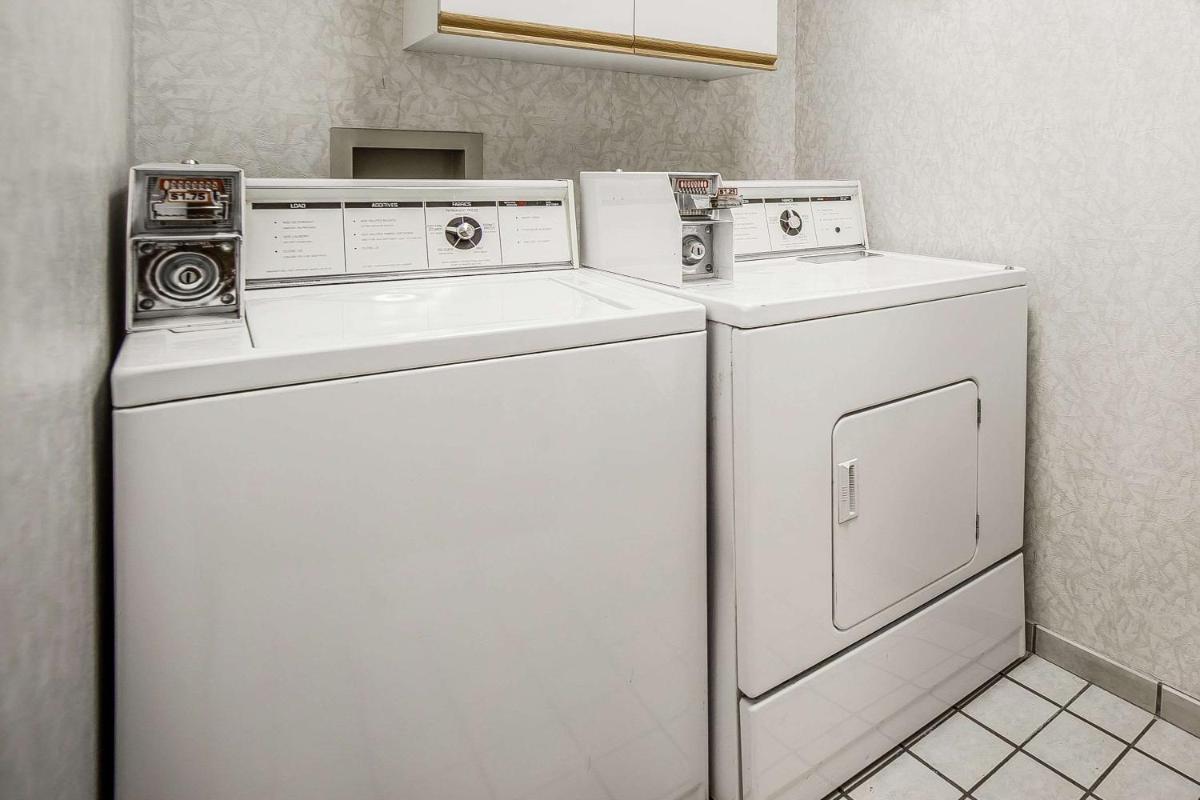 Yellowstone River Inn & Suites - Housity