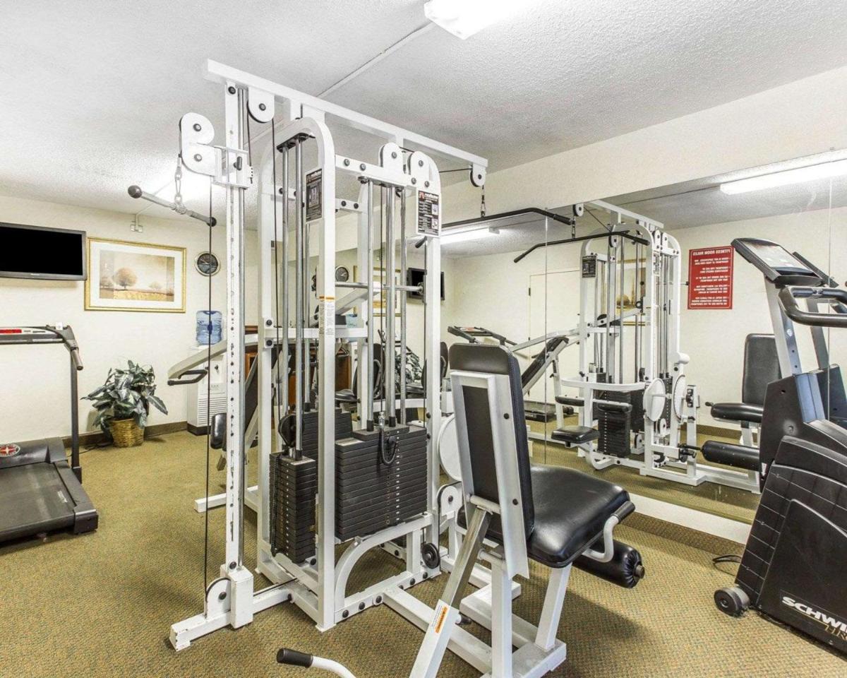 Quality Inn University - Housity