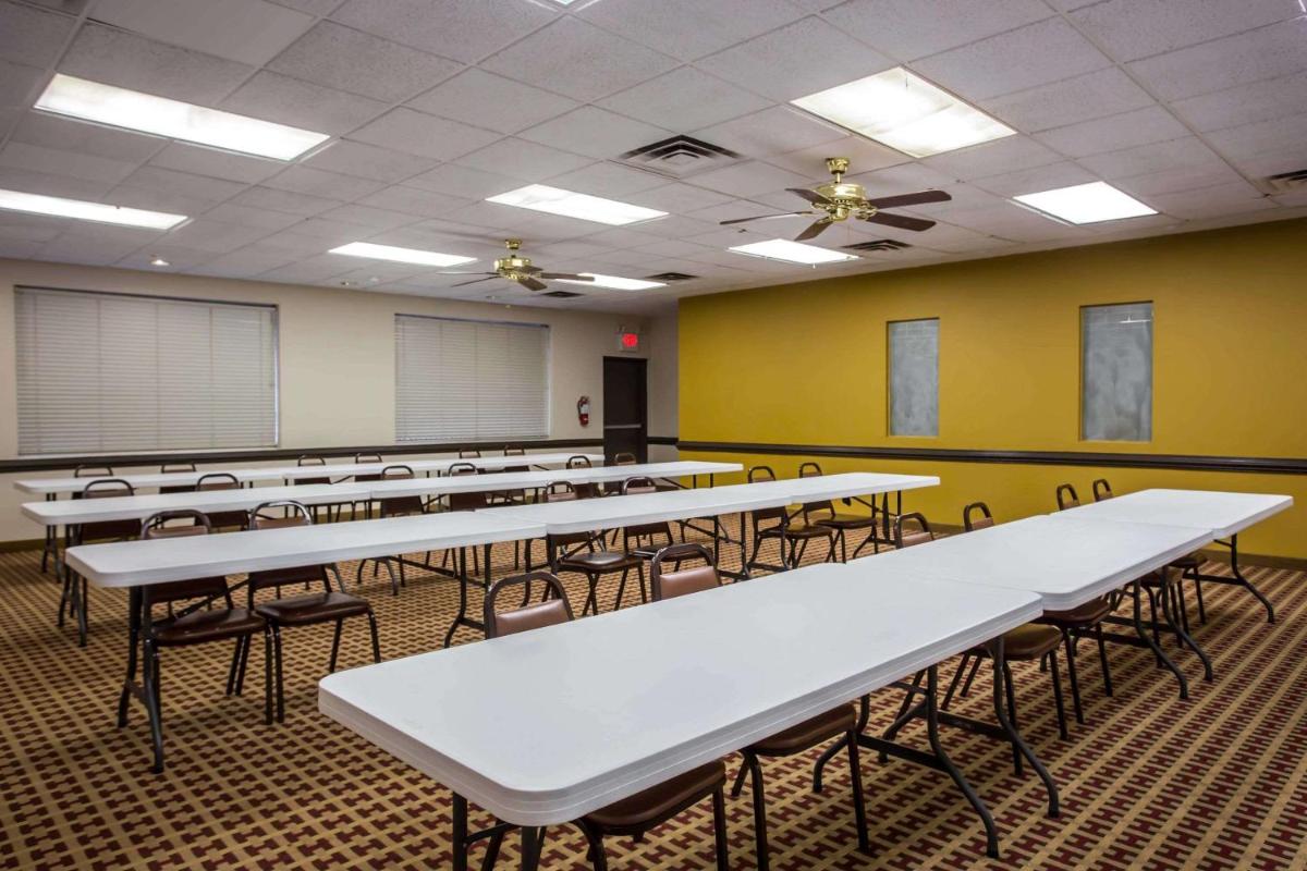 Econo Lodge Salisbury - Housity