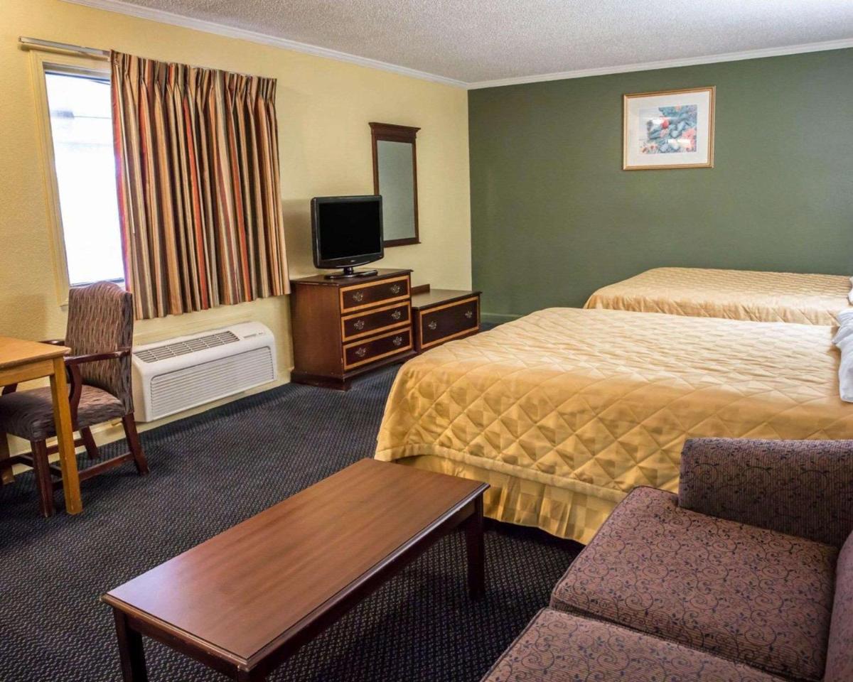 Rodeway Inn & Suites Plymouth Hwy 64 - Housity
