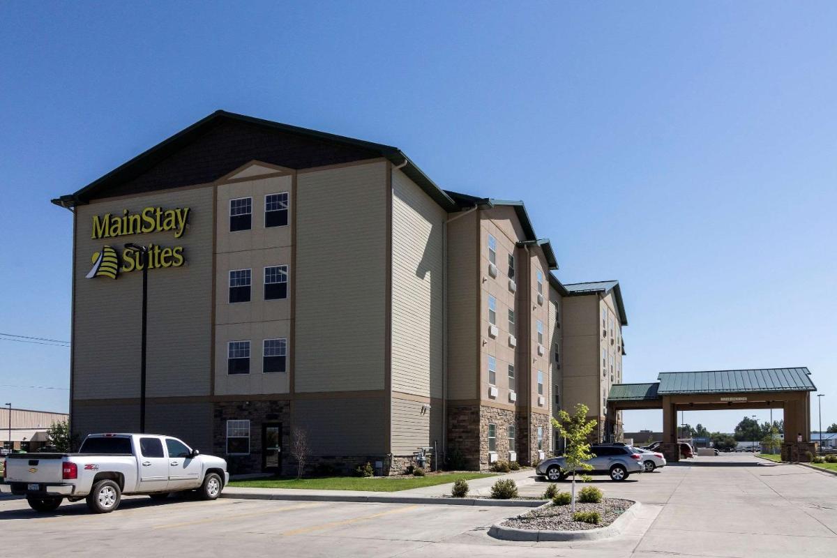 MainStay Suites Williston - Housity
