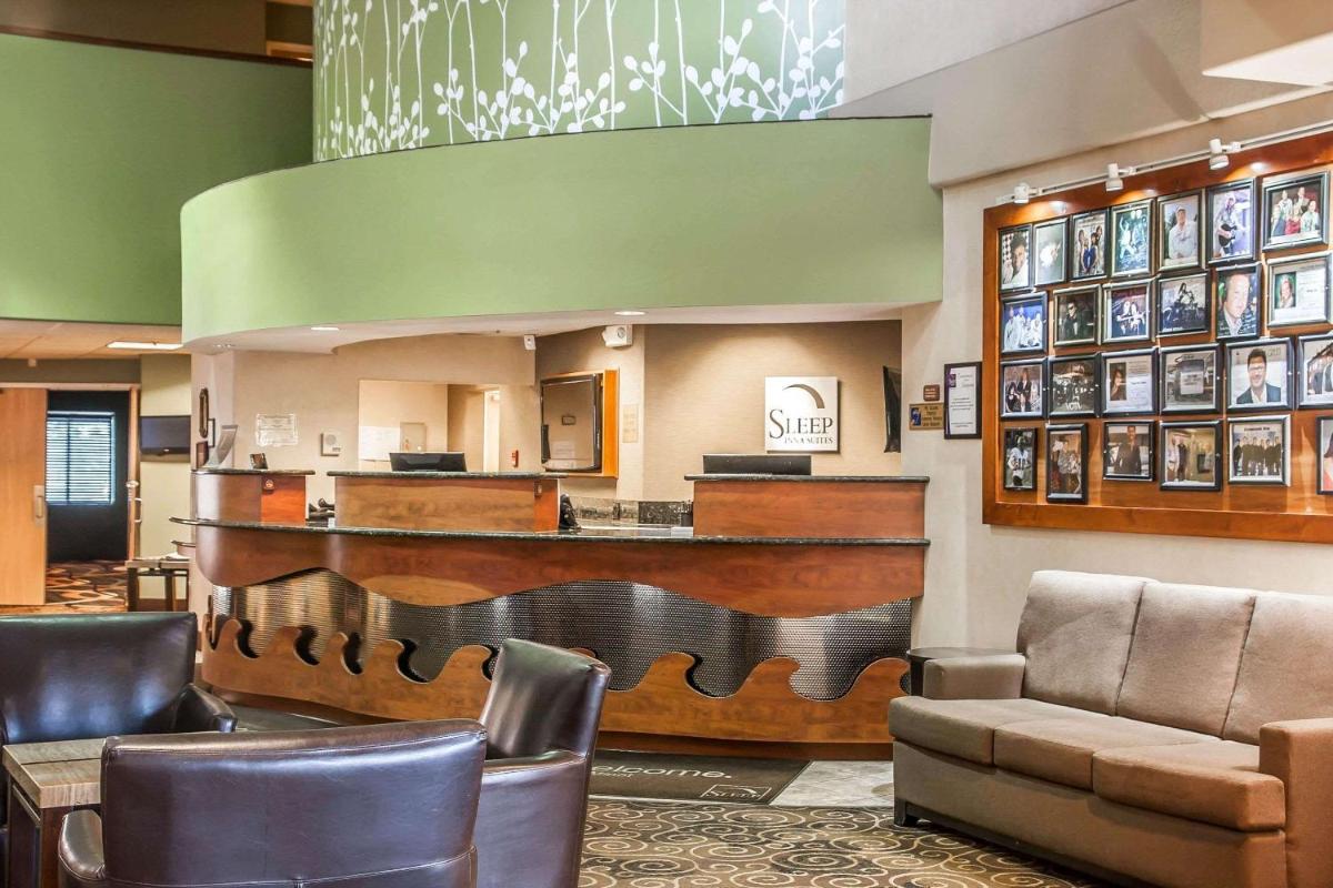 Sleep Inn & Suites Conference Center and Water Park - Housity