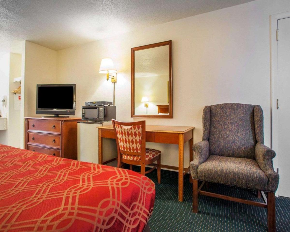 Econo Lodge Somers Point - Housity