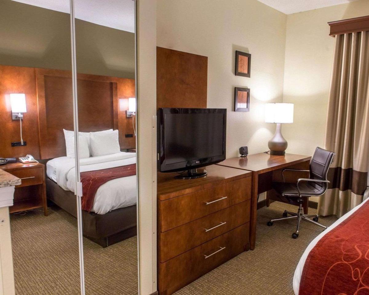Comfort Suites Newark - Harrison - Housity
