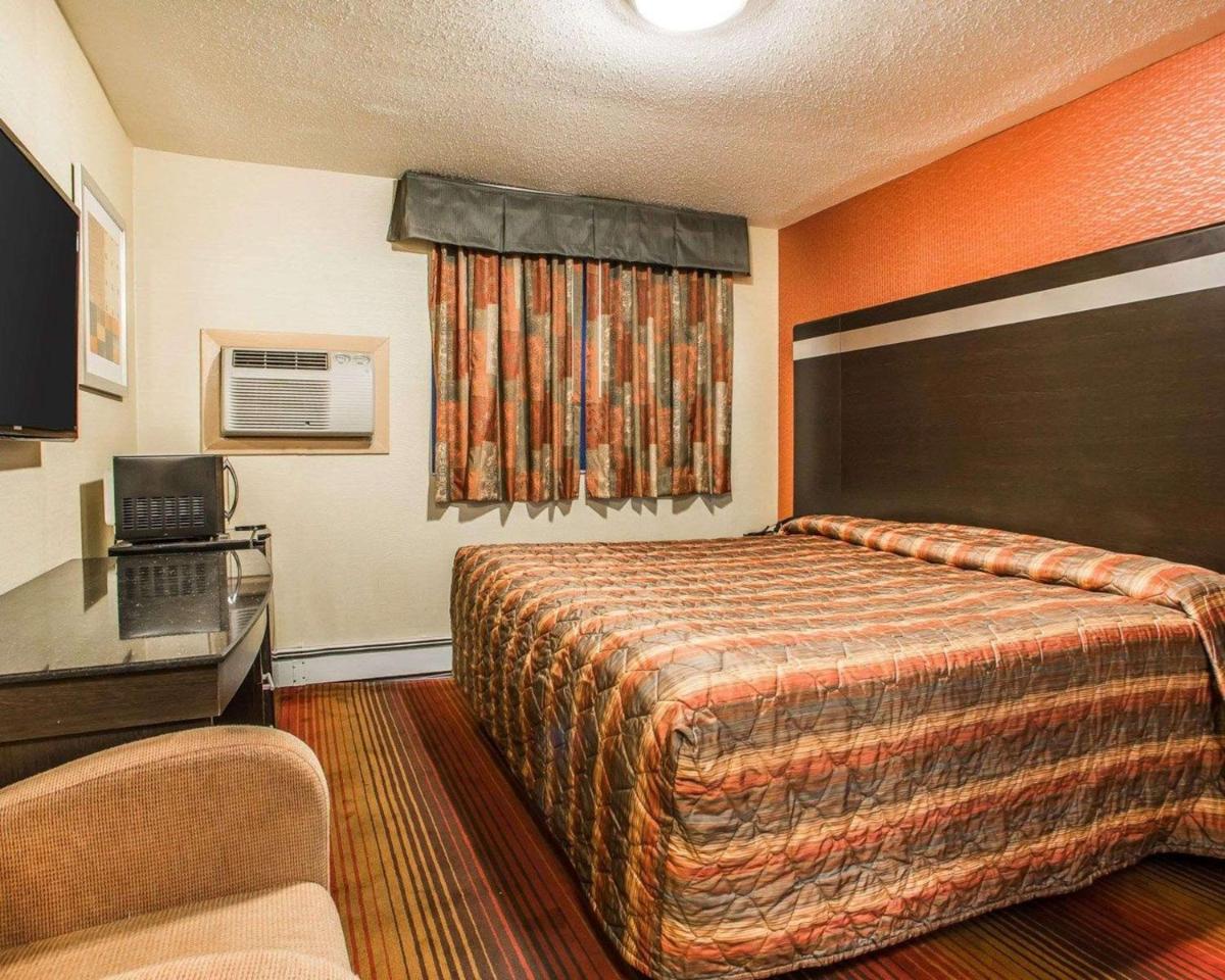 Rodeway Inn Belleville - Housity