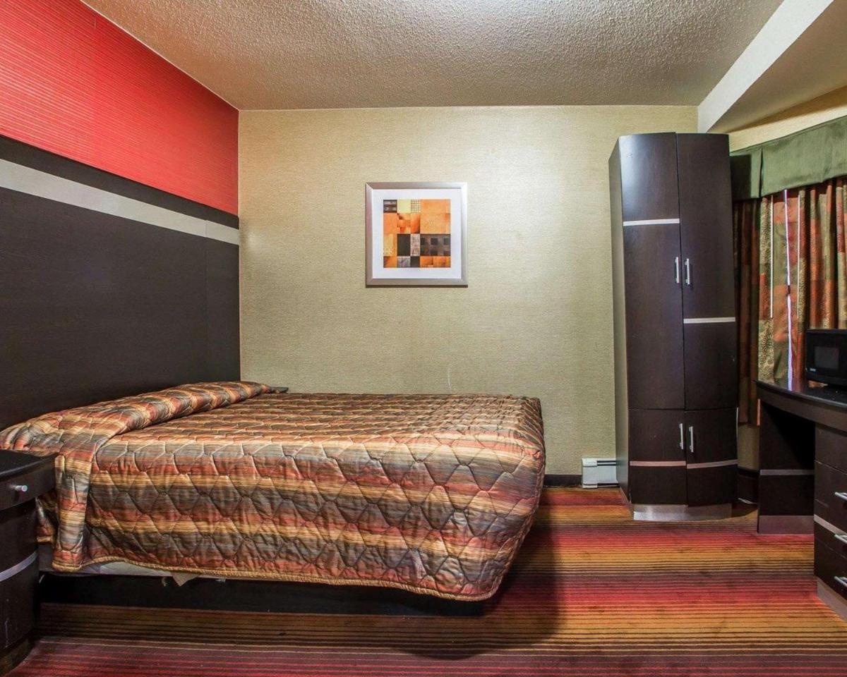 Rodeway Inn Belleville - Housity