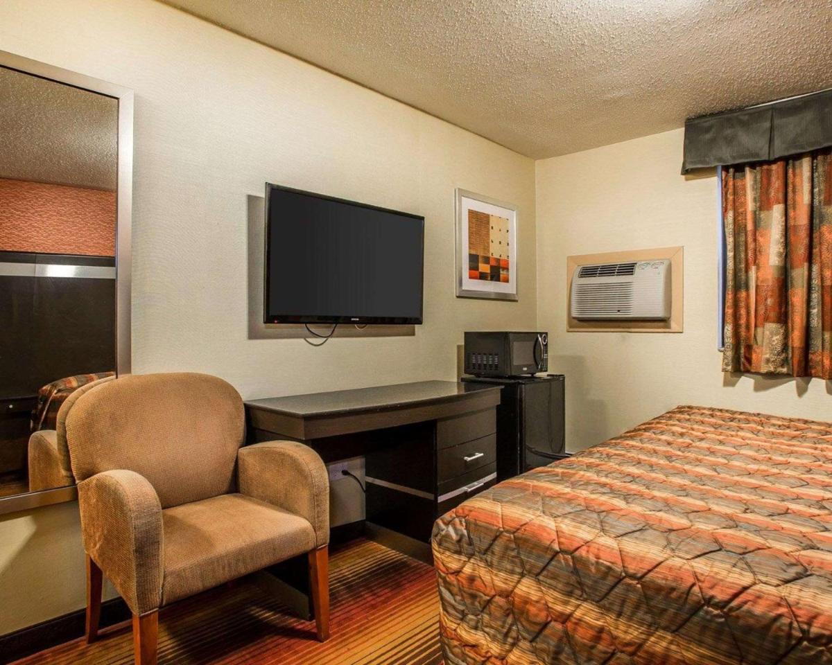 Rodeway Inn Belleville - Housity