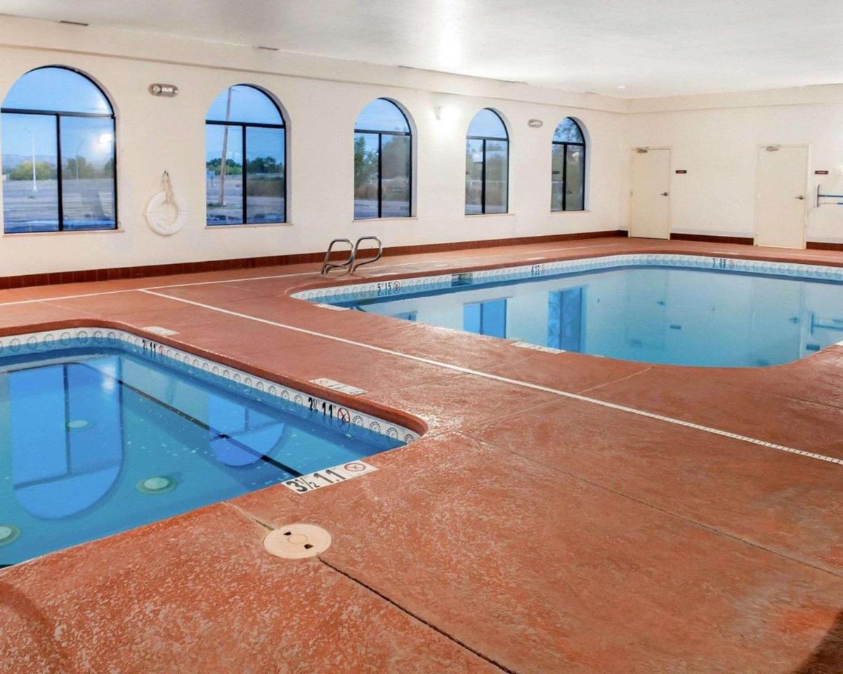 Comfort Inn & Suites - Housity