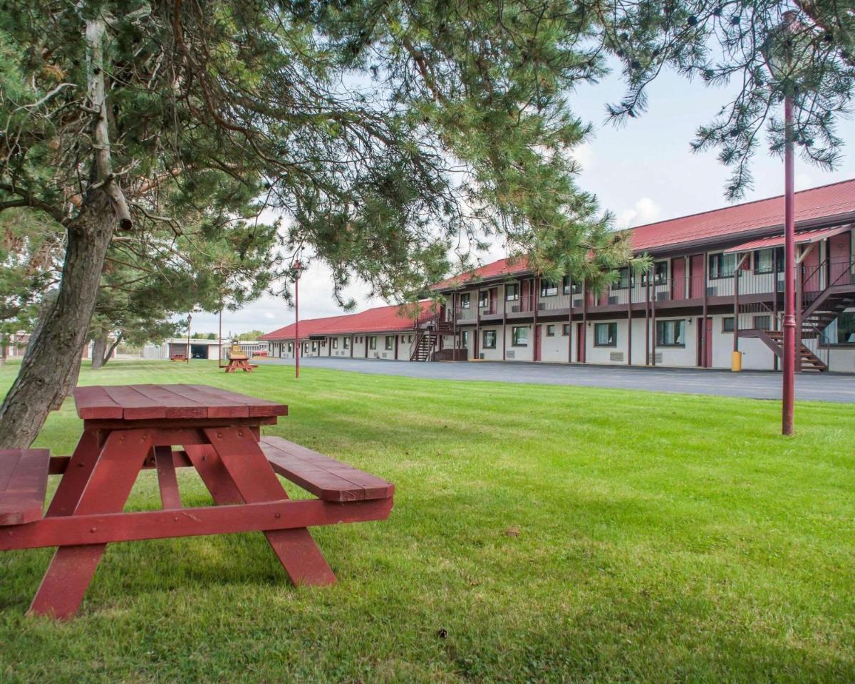 Econo Lodge Buffalo South - Housity