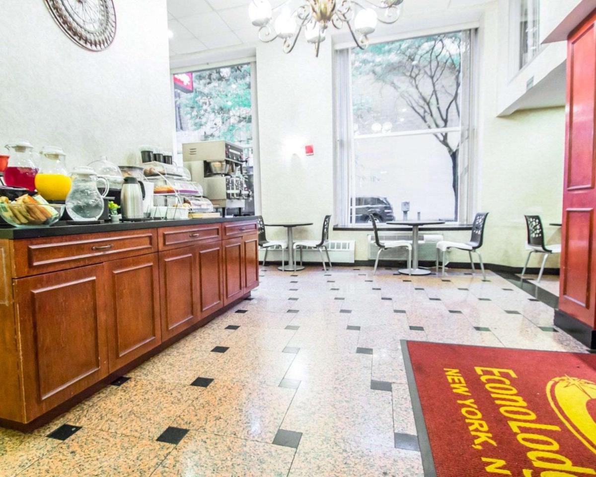 Econo Lodge Times Square - Housity