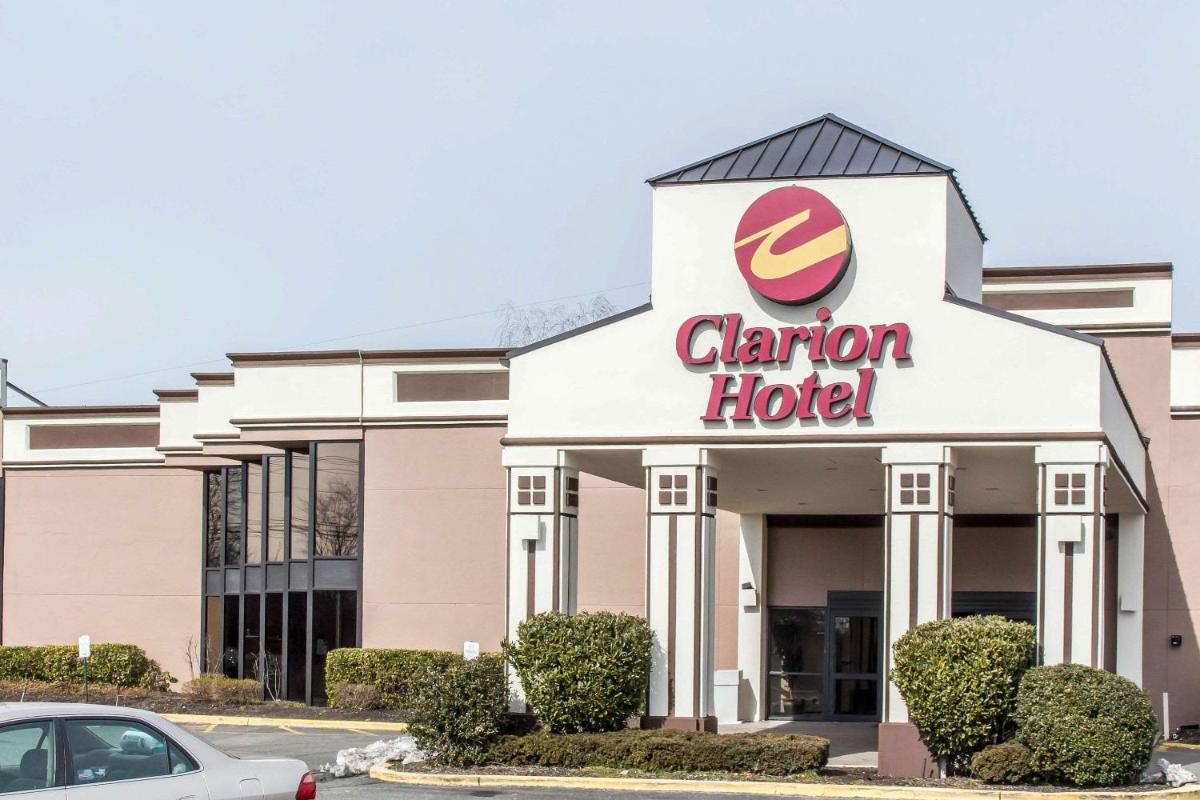 Clarion Hotel & Conference Center - Housity