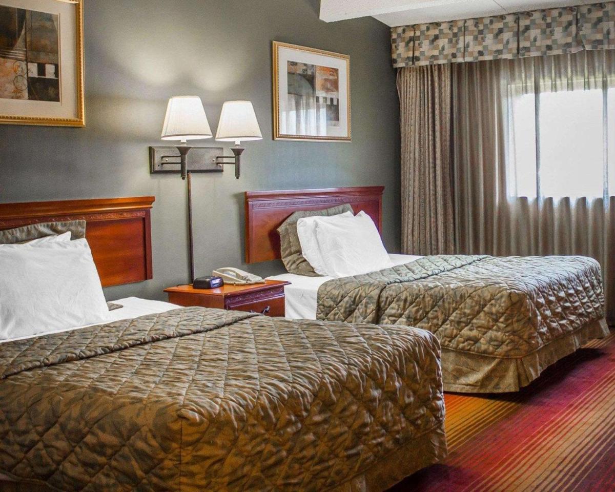 Rodeway Inn Huntington Station - Melville - Housity