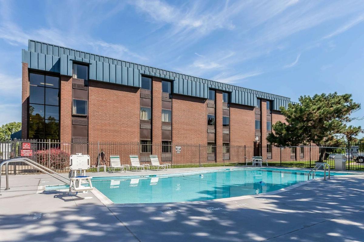 Comfort Inn - Hall of Fame - Housity