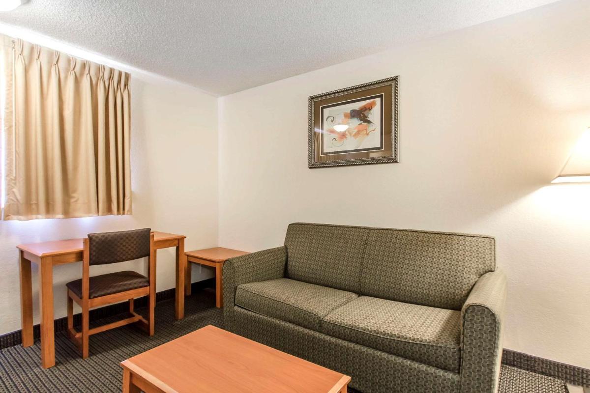 Brentwood Inn Clinton - Housity