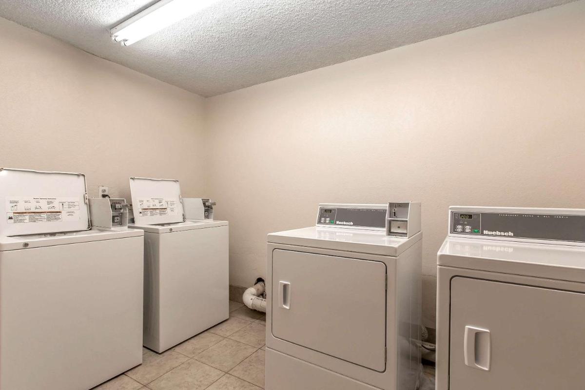 Brentwood Inn Clinton - Housity