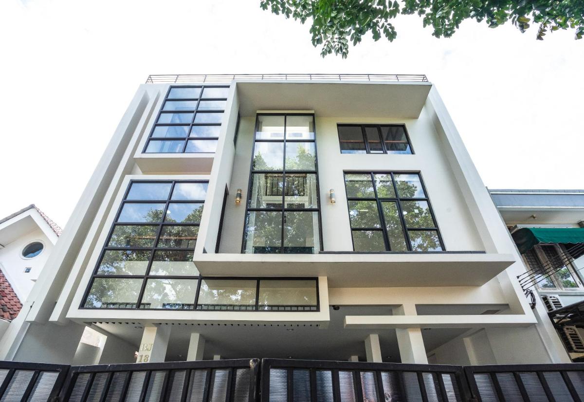 RedDoorz near Eka Hospital BSD City - Housity