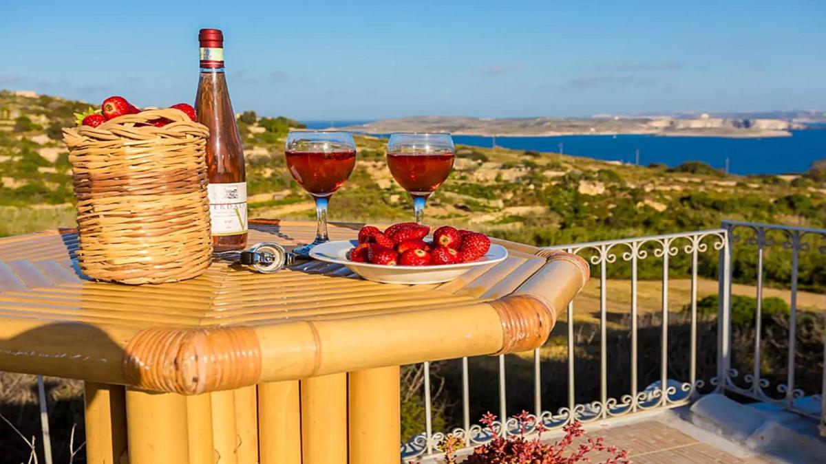 Great Seaviews Location - FREE Gozo taxi service, Fast WIFI, Bicycles, BBQ & Parking, No Car needed - Housity