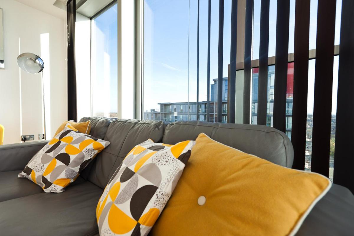 2 Bedroom 2 Bathroom Apartment in Central Milton Keynes with Free Parking and Smart TV - Contractors, Relocation, Business Travellers - Housity