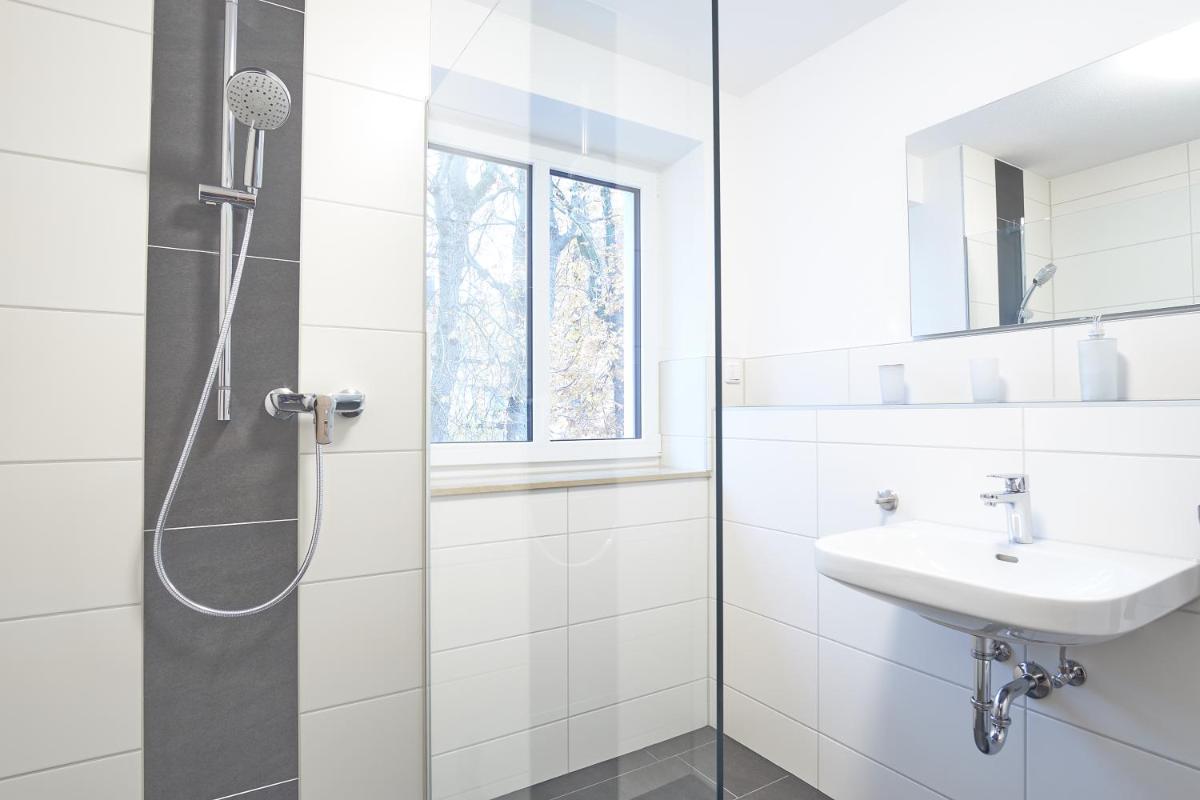 Zur Friedenseiche - Housity