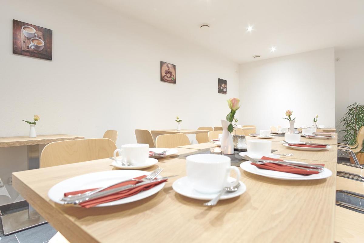 Zur Friedenseiche - Housity