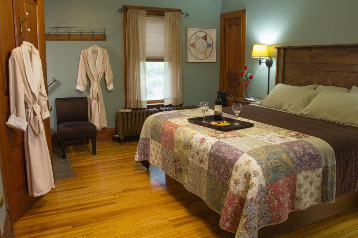 Pinehurst Inn Bed & Breakfast - Housity