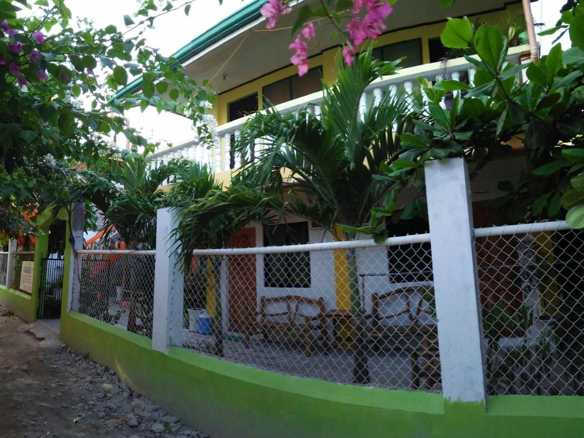 Guanna's Place Room and Resto Bar - Housity