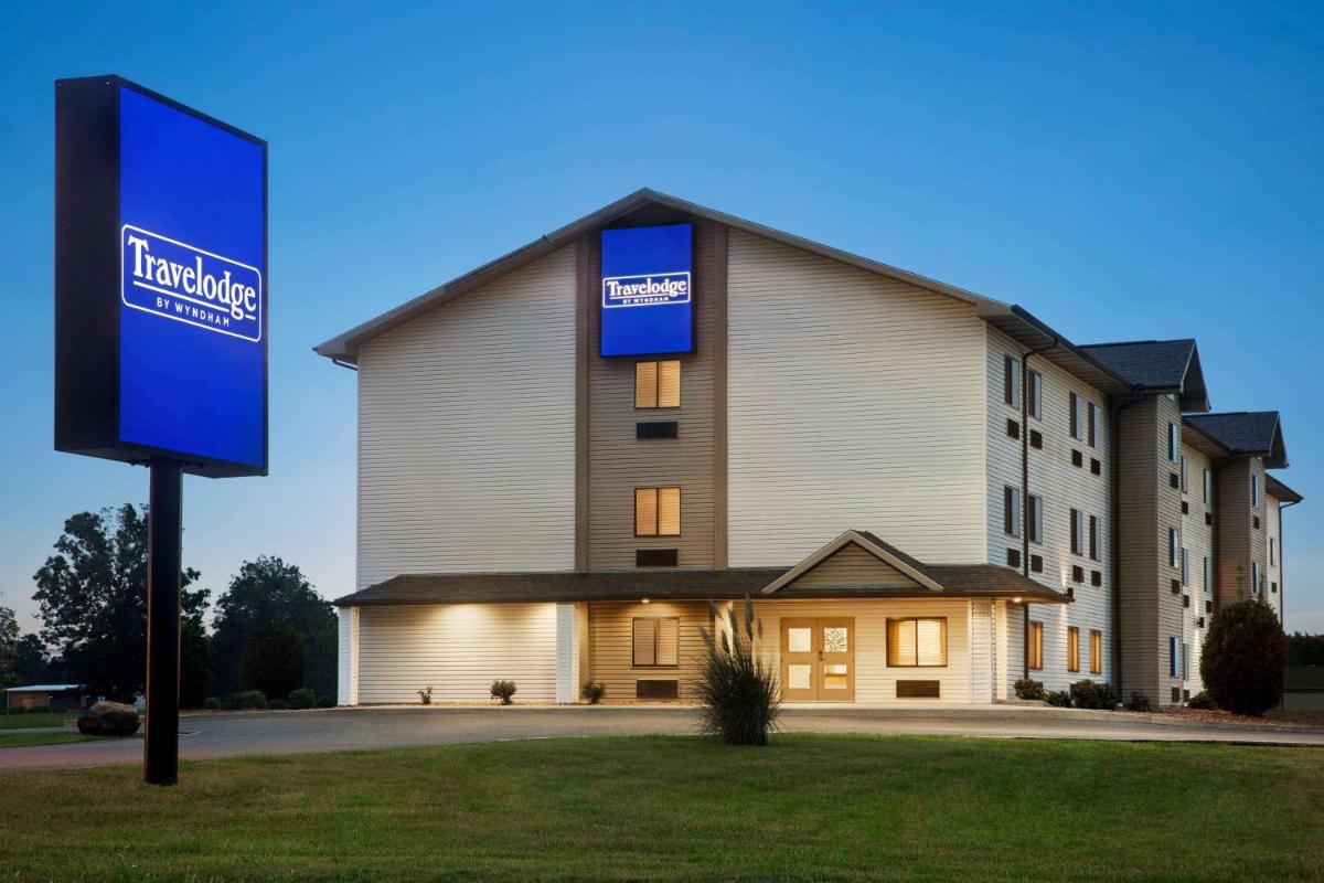Travelodge by Wyndham Livonia - Housity
