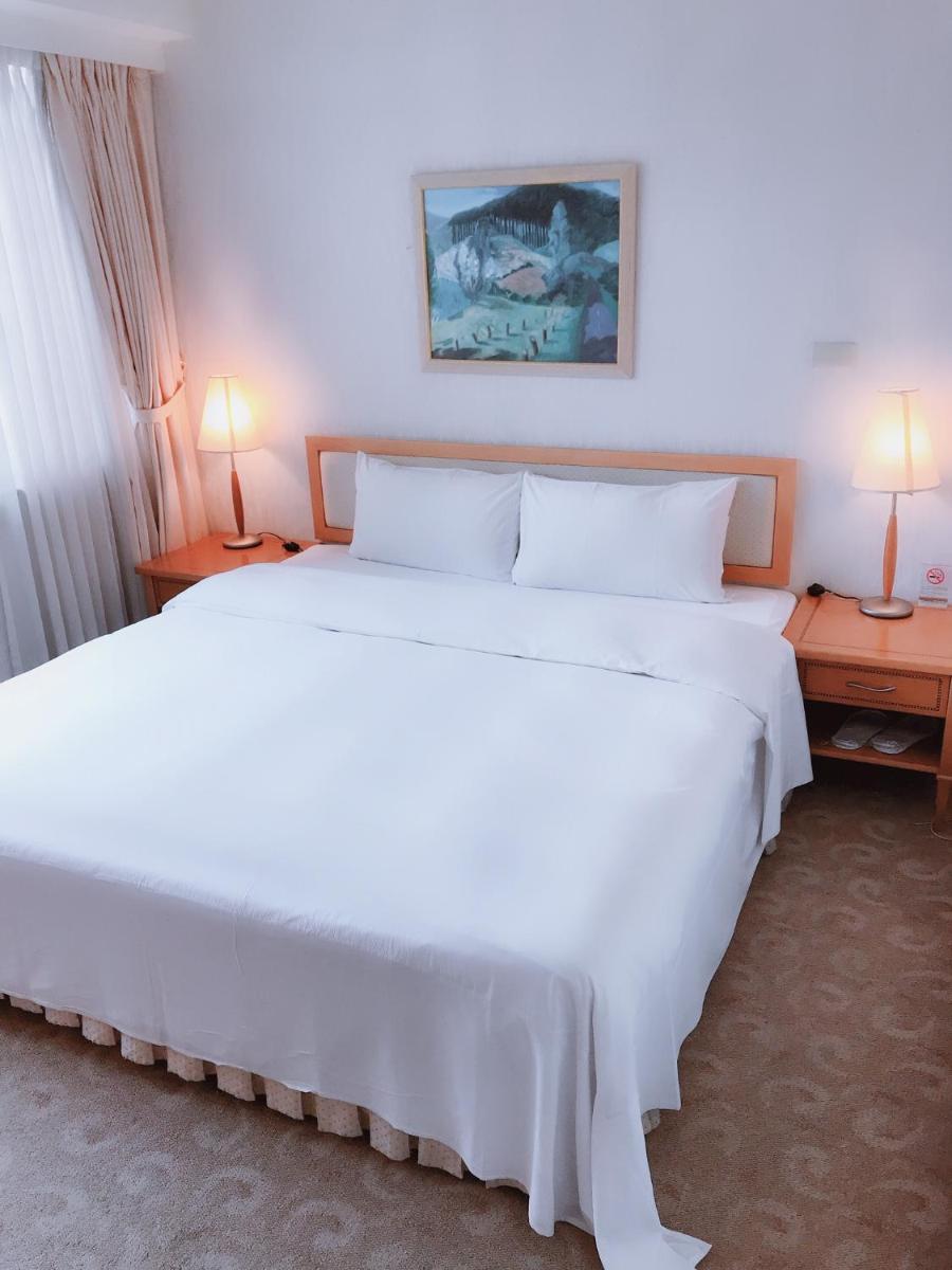The Koos Hotel - Housity