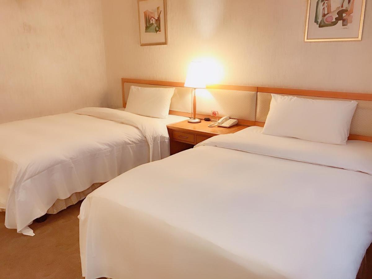 The Koos Hotel - Housity