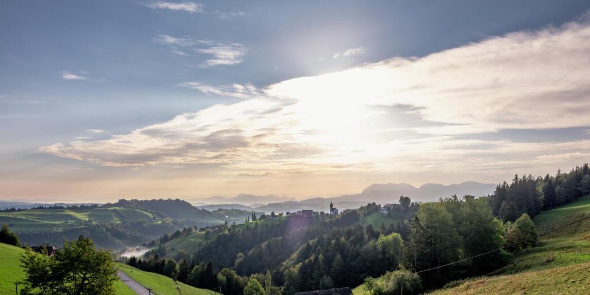 Landgasthof Hotel Menzberg - Housity