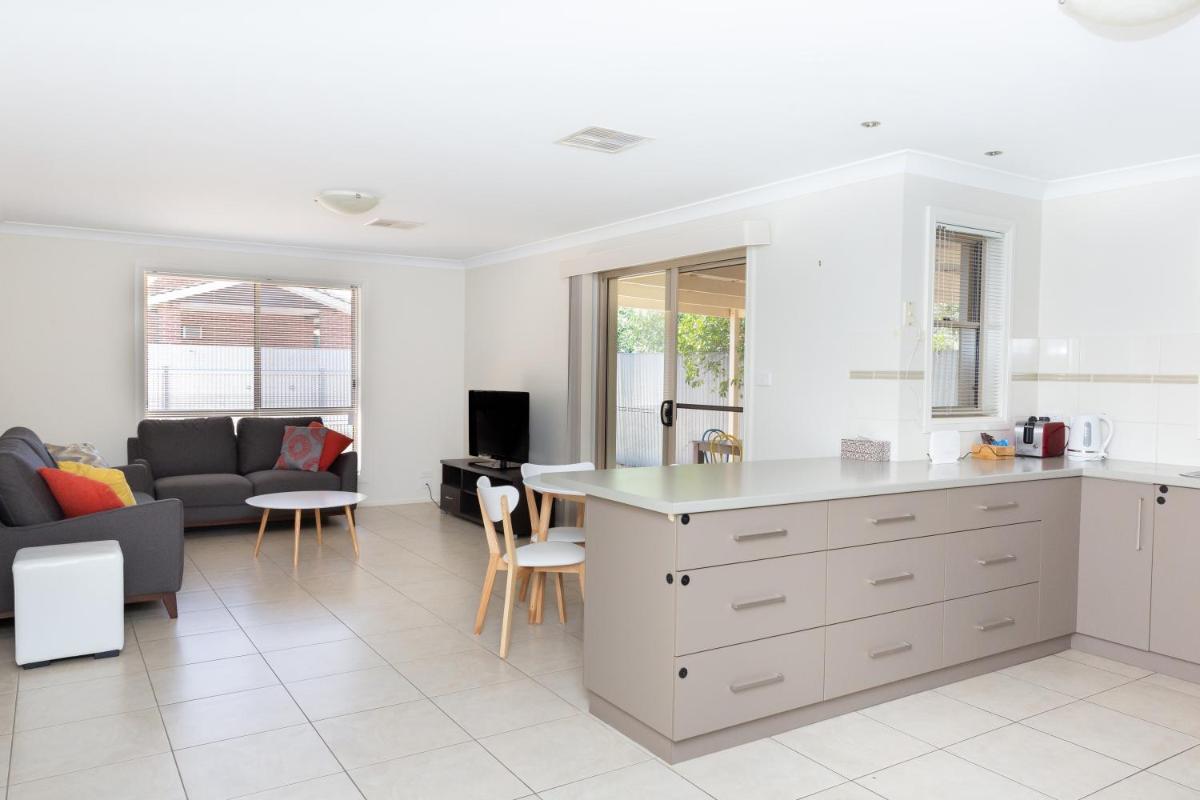 Lovely 3 Bed, 2 Bath in the City Centre - Housity
