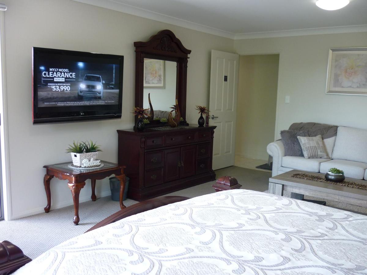 Willowbank Drive Bed & Breakfast - Housity