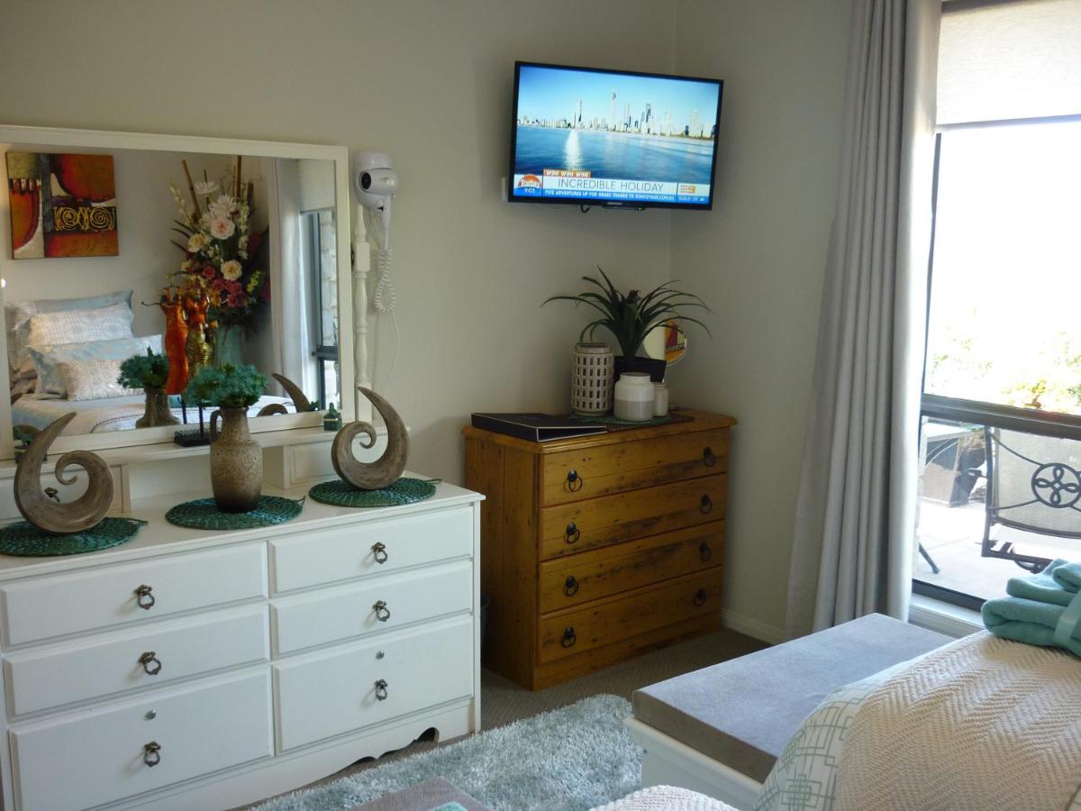 Willowbank Drive Bed & Breakfast - Housity