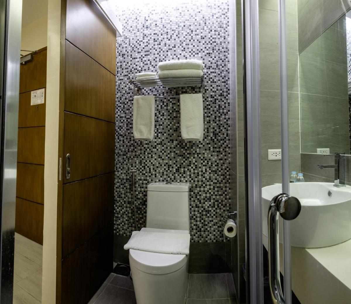 One Central Hotel & Suites - Housity
