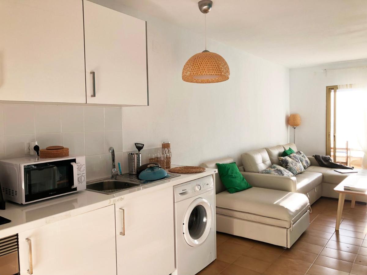 New Stunning Seaview Apartment with lovely balcony - Housity