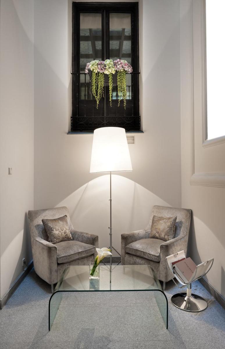 Zona de estar de Hospes Puerta de Alcalá, a Member of Design Hotels