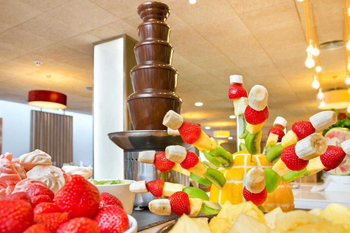 Comida en o cerca de este hotel