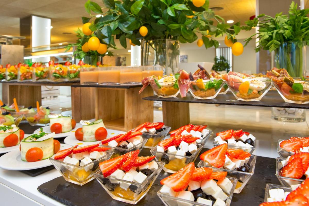 Comida en o cerca de este hotel