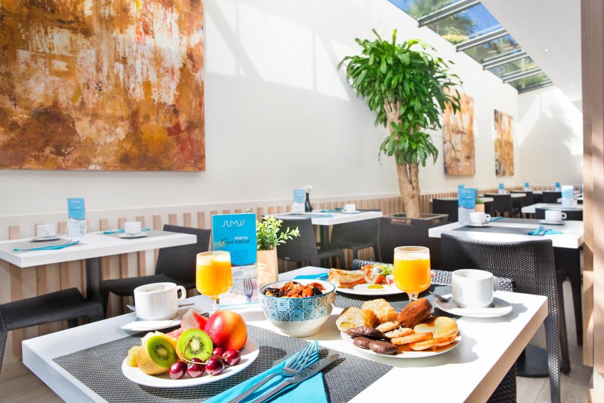 Comida en o cerca de este hotel