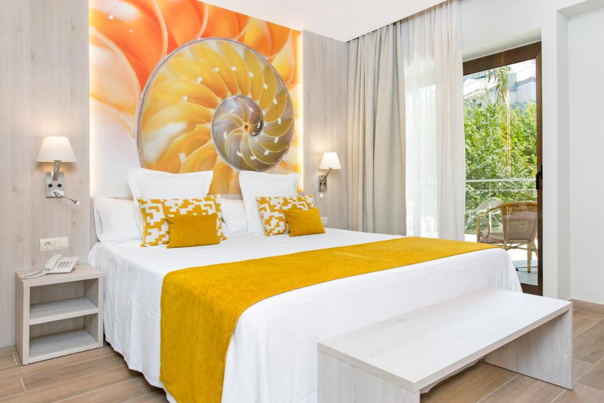 Cama o camas de una habitación en Sumus Hotel Stella and Spa 4S Adults Recommended